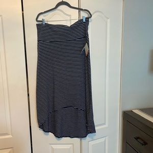 Ladies Columbia brand skirt. Blue/white stripes.